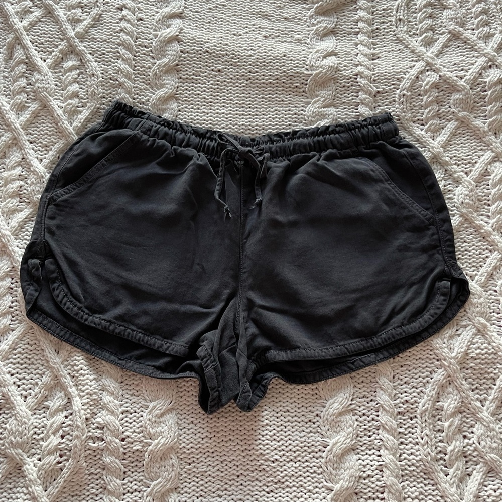 BLACK AMERICAN EAGLE SHORTS